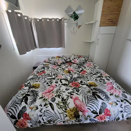 Mobil 3 Avec Jacuzzi مكان تخييم